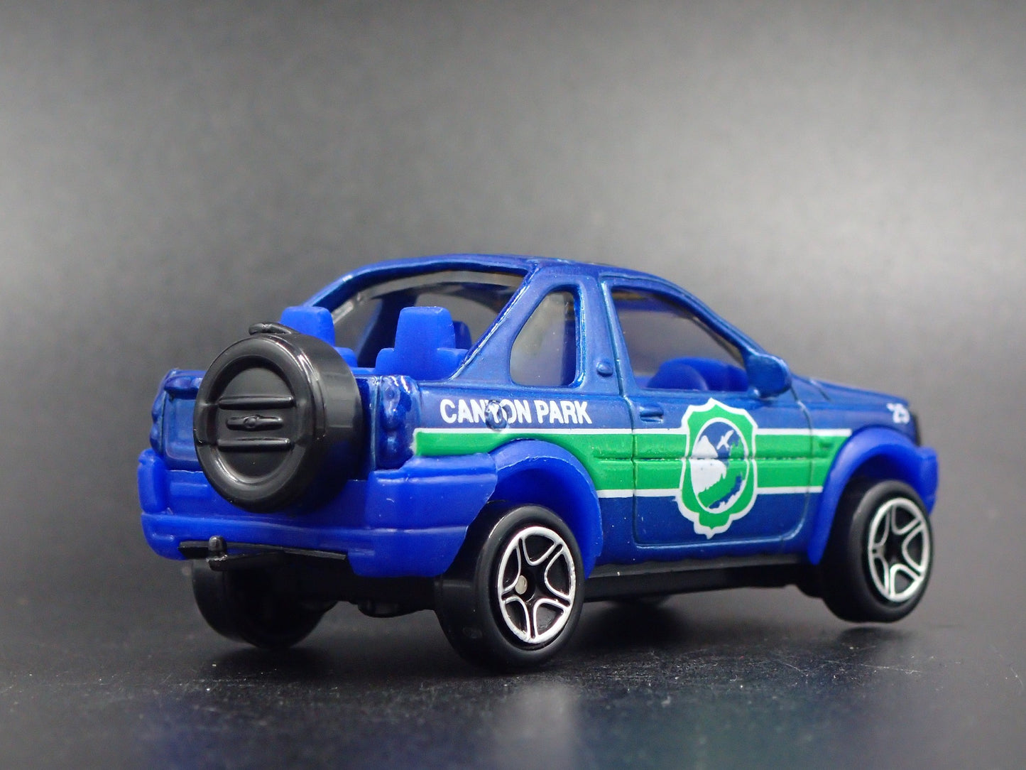 1997-2006 LAND ROVER FREELANDER CANYON PARK 1/64 SCALE DIORAMA DIECAST MODEL CAR