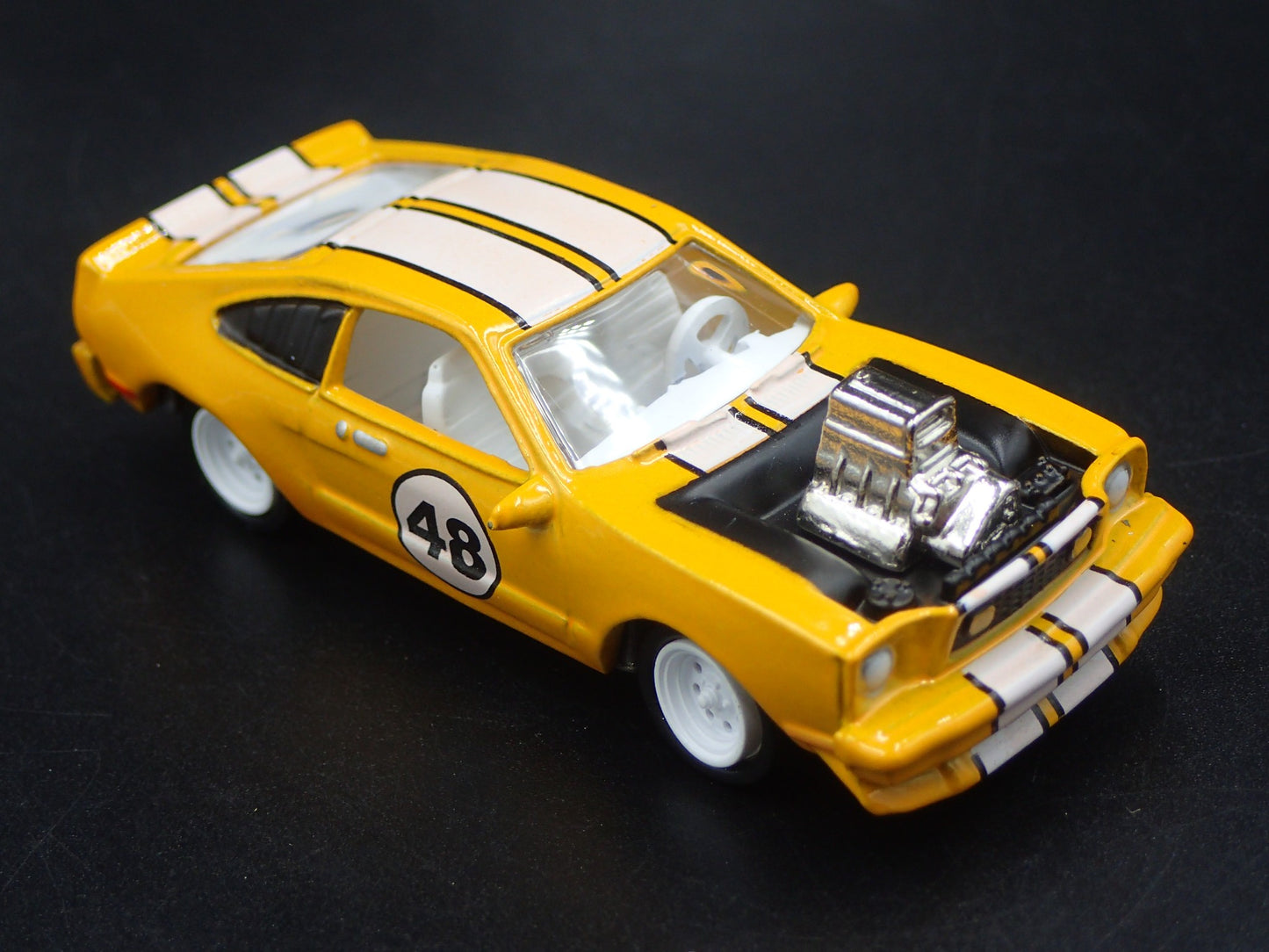 1976 76 FORD MUSTANG II COBRA ll ORANGE 1:64 SCALE DIORAMA DIECAST MODEL CAR