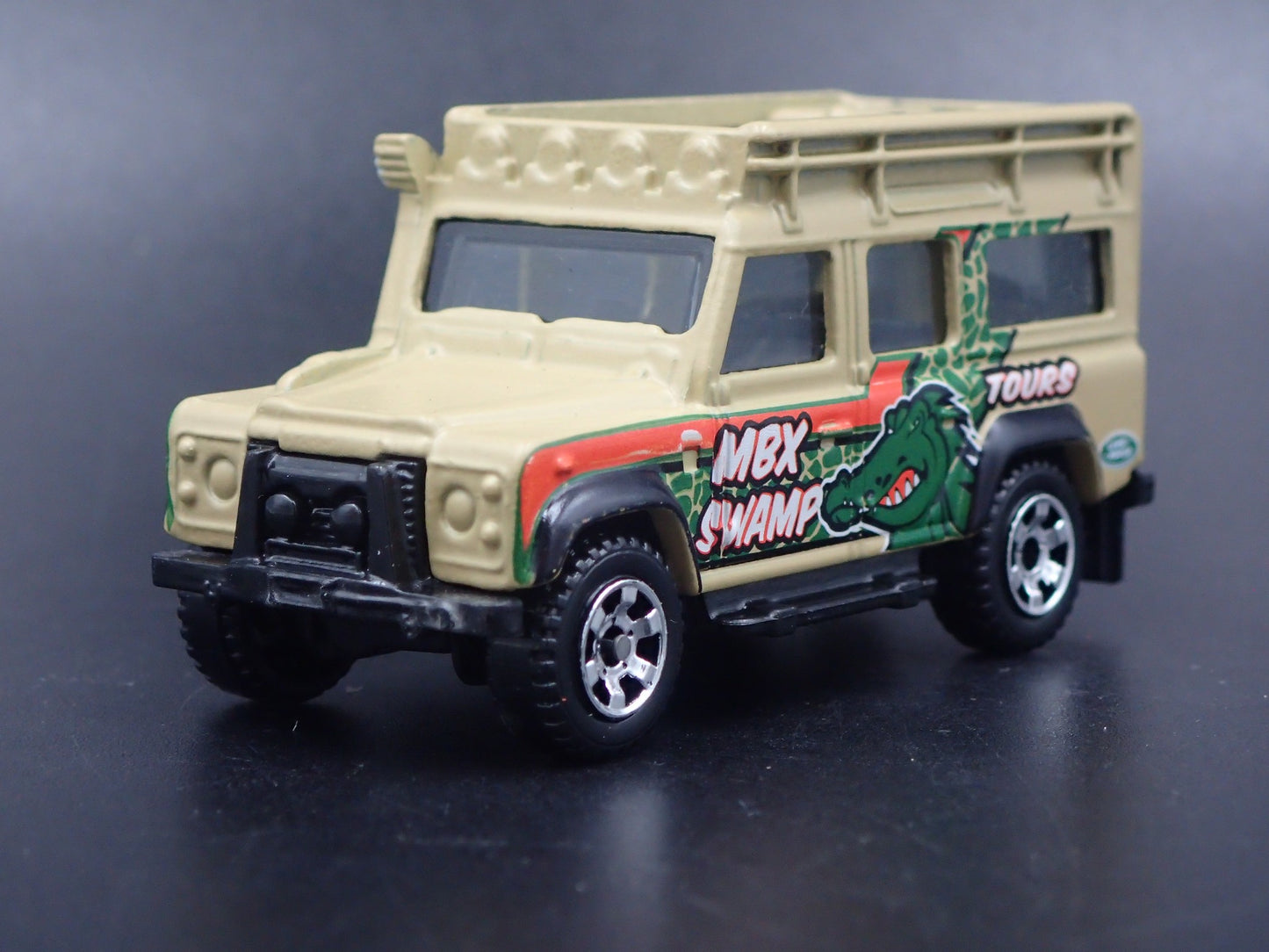 1983-1990 LAND ROVER DEFENDER 110 TAN RARE 1/64 SCALE DIORAMA DIECAST MODEL CAR
