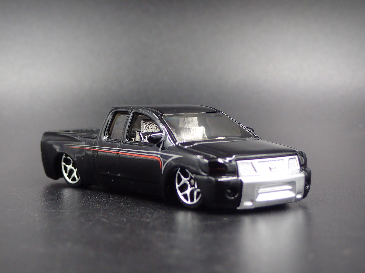 2003-2015 NISSAN TITAN PICKUP TRUCK DROPPED 1:64 SCALE DIORAMA DIECAST MODEL CAR