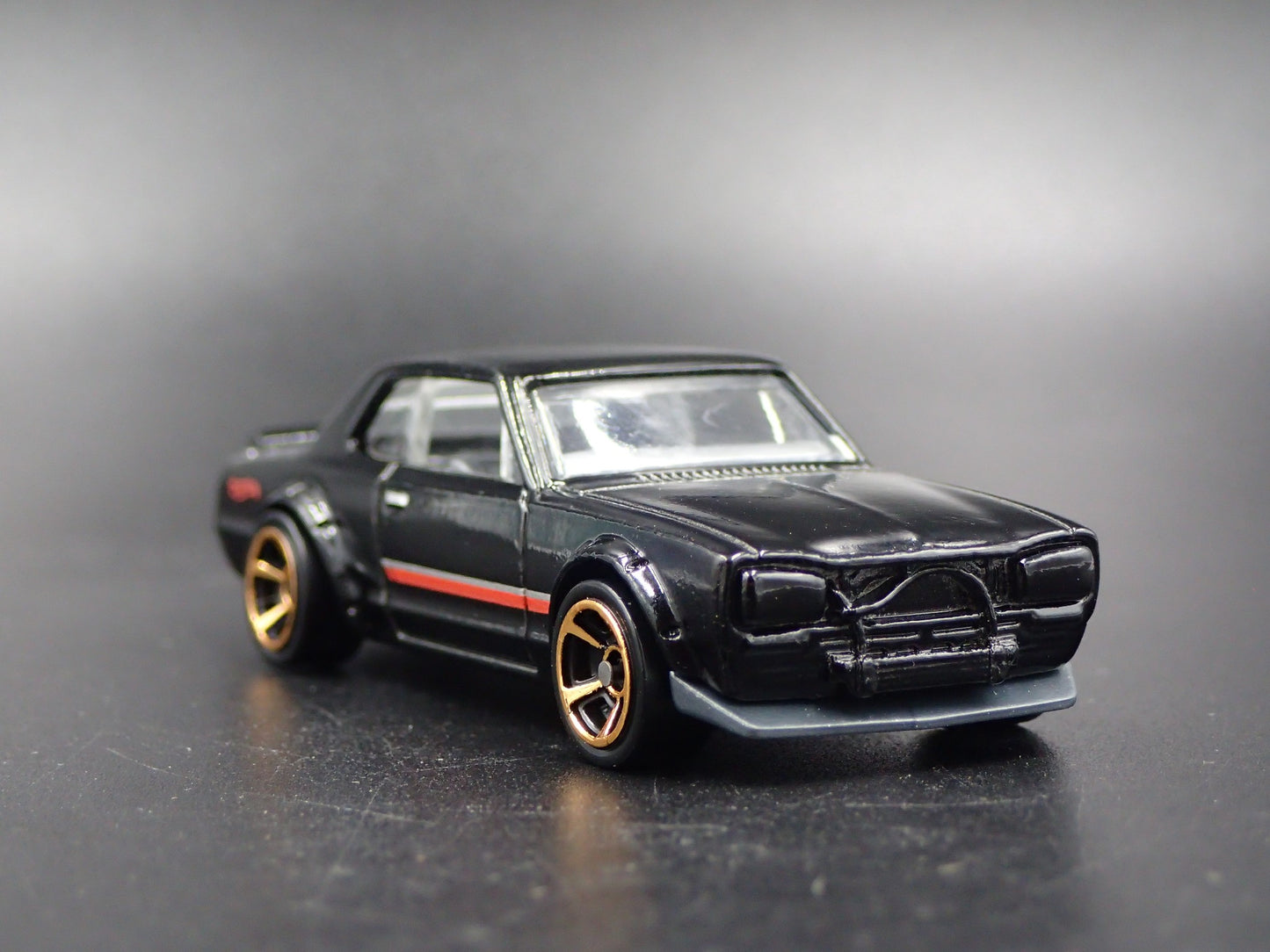 1968-1972 NISSAN SKYLINE 2000 GTX BLACK 1:64 SCALE DIORAMA DIECAST MODEL CAR