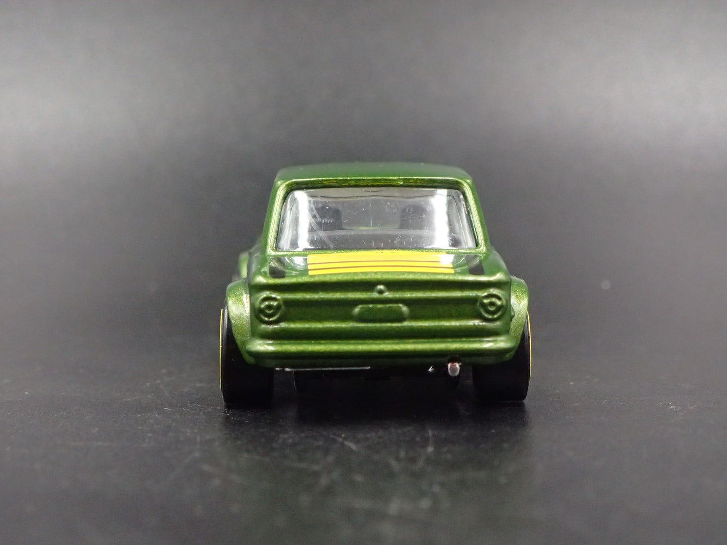 1966-1977 BMW 2002 GREEN 1:64 SCALE COLLECTIBLE DIORAMA DIECAST MODEL CAR