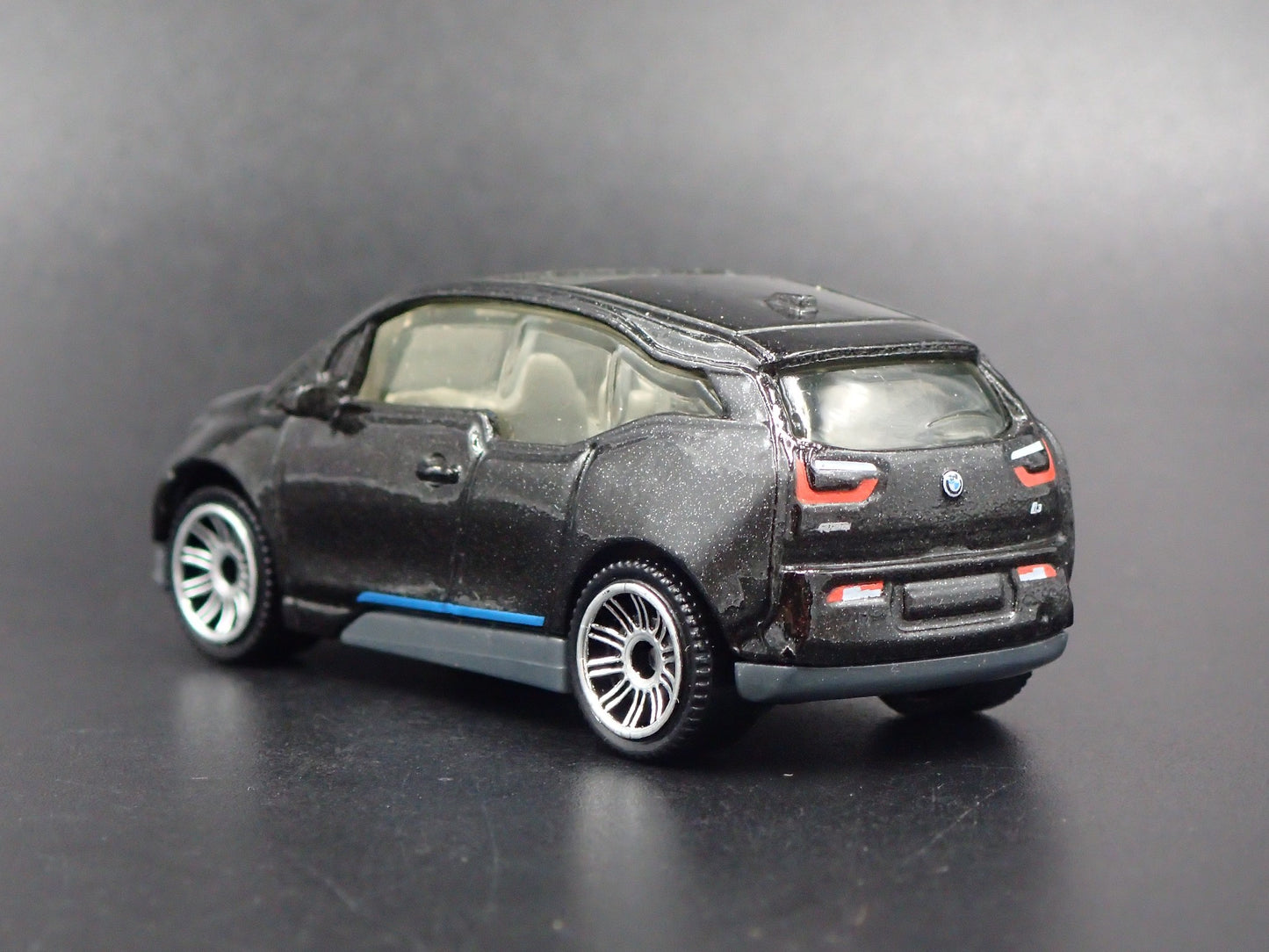 2014-2021 BMW i3 BLACK 1:64 SCALE LIMITED COLLECTIBLE DIORAMA DIECAST MODEL CAR