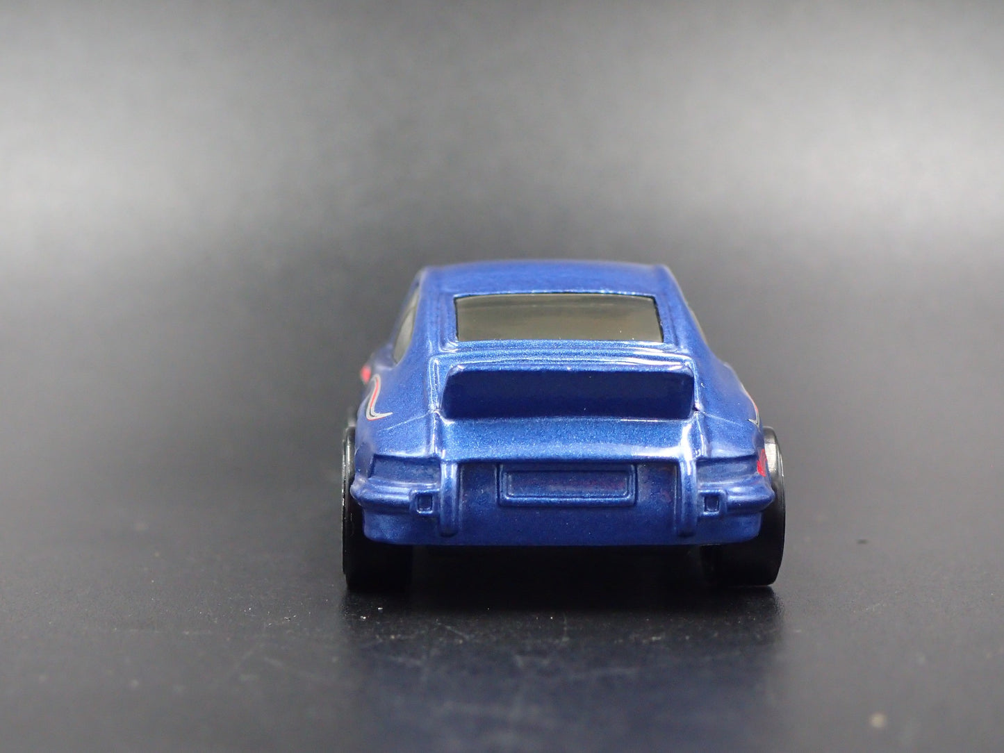 1984-1989 PORSCHE 911 CARRERA 1:64 SCALE COLLECTIBLE DIORAMA DIECAST MODEL CAR