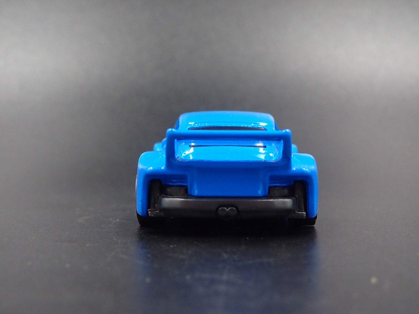 1977 77 PORSCHE 934.5 RACING 1:64 SCALE COLLECTIBLE DIORAMA DIECAST MODEL CAR