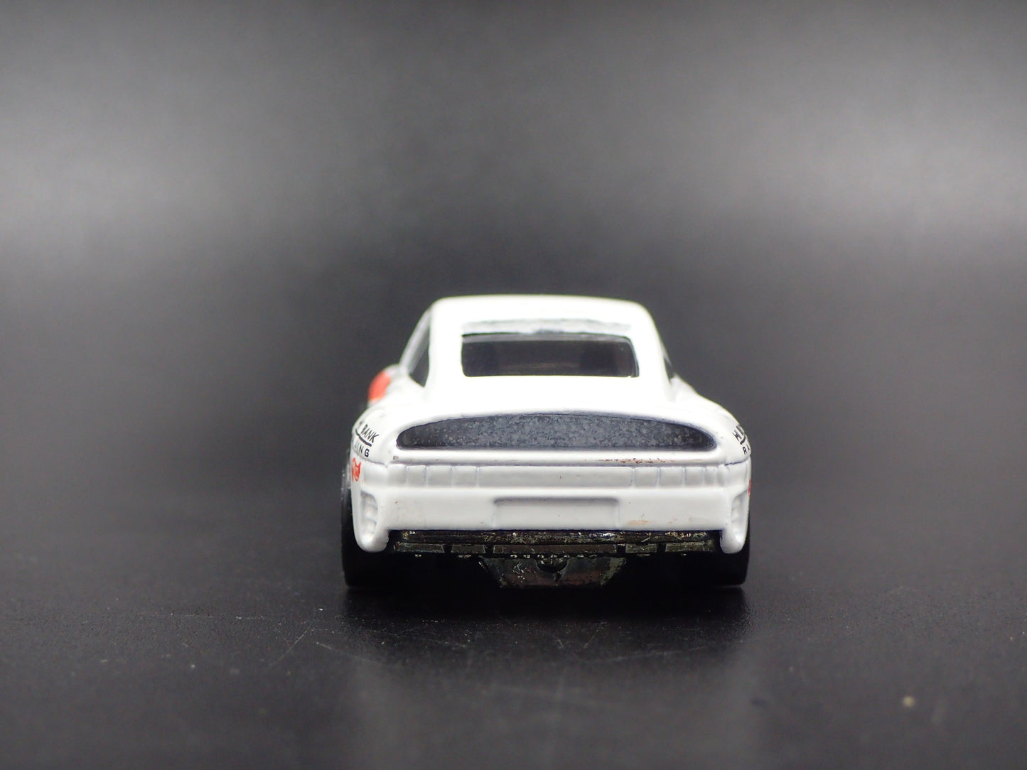 1986-1993 PORSCHE 959 WHITE 1:64 SCALE COLLECTIBLE DIORAMA DIECAST MODEL CAR