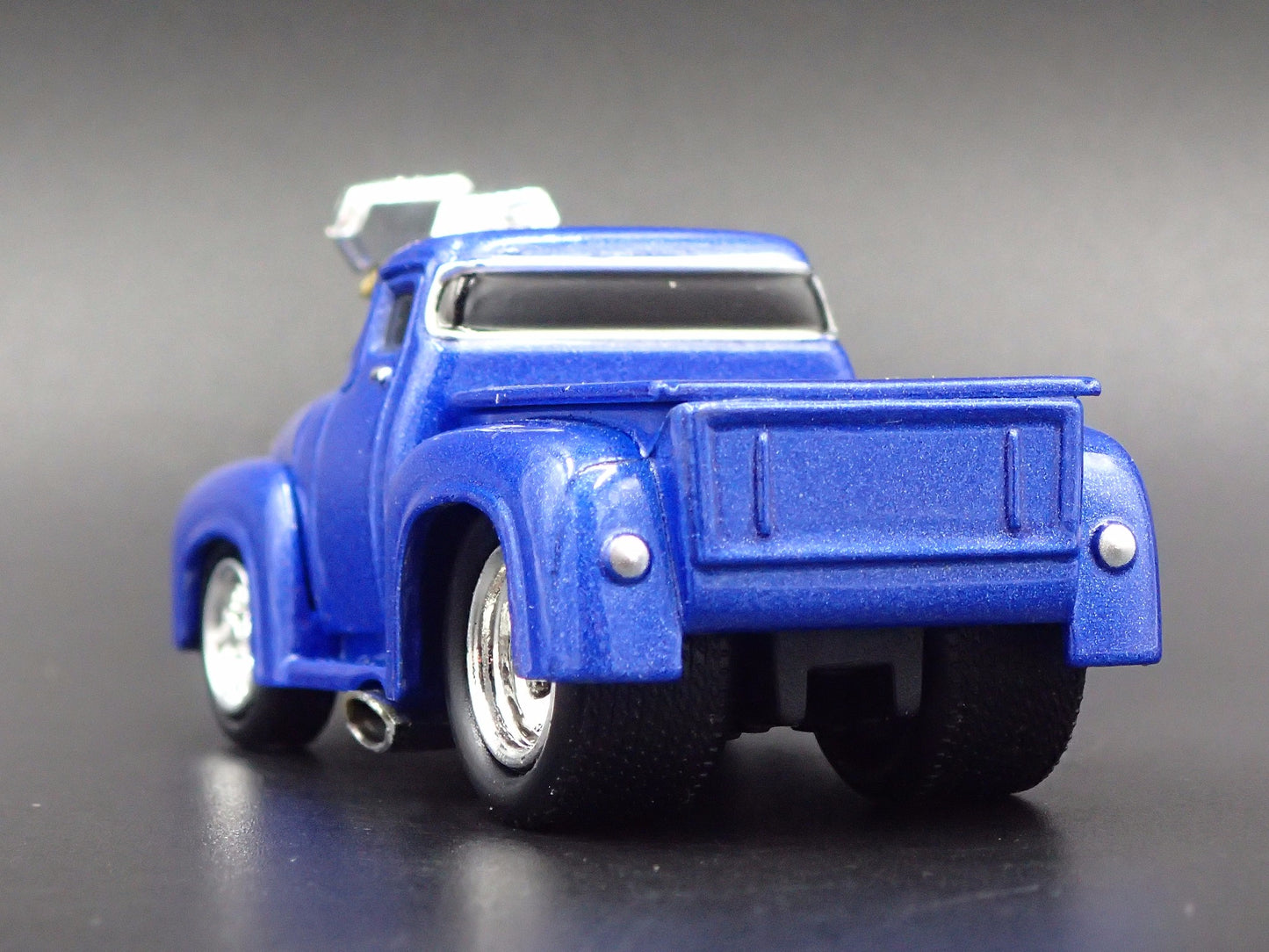 1956 56 FORD F100 PICKUP TRUCK 1:64 SCALE COLLECTIBLE DIORAMA DIECAST MODEL CAR