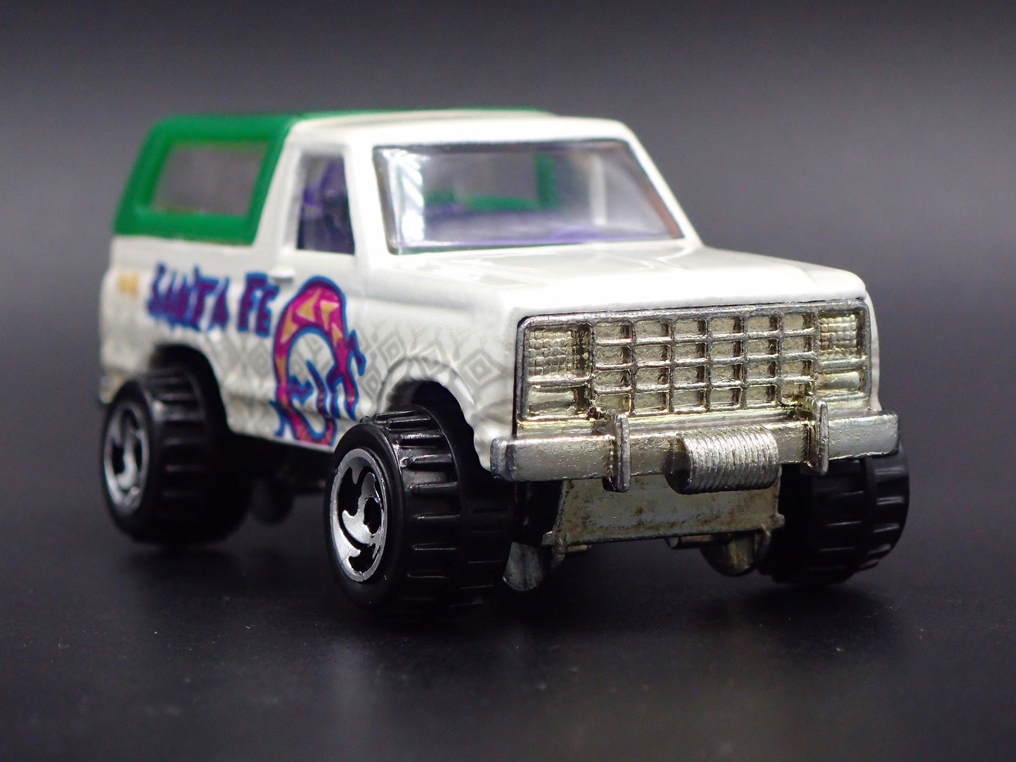 1979 - 1986 FORD BRONCO WHITE 1:64 SCALE COLLECTIBLE DIORAMA DIECAST MODEL CAR
