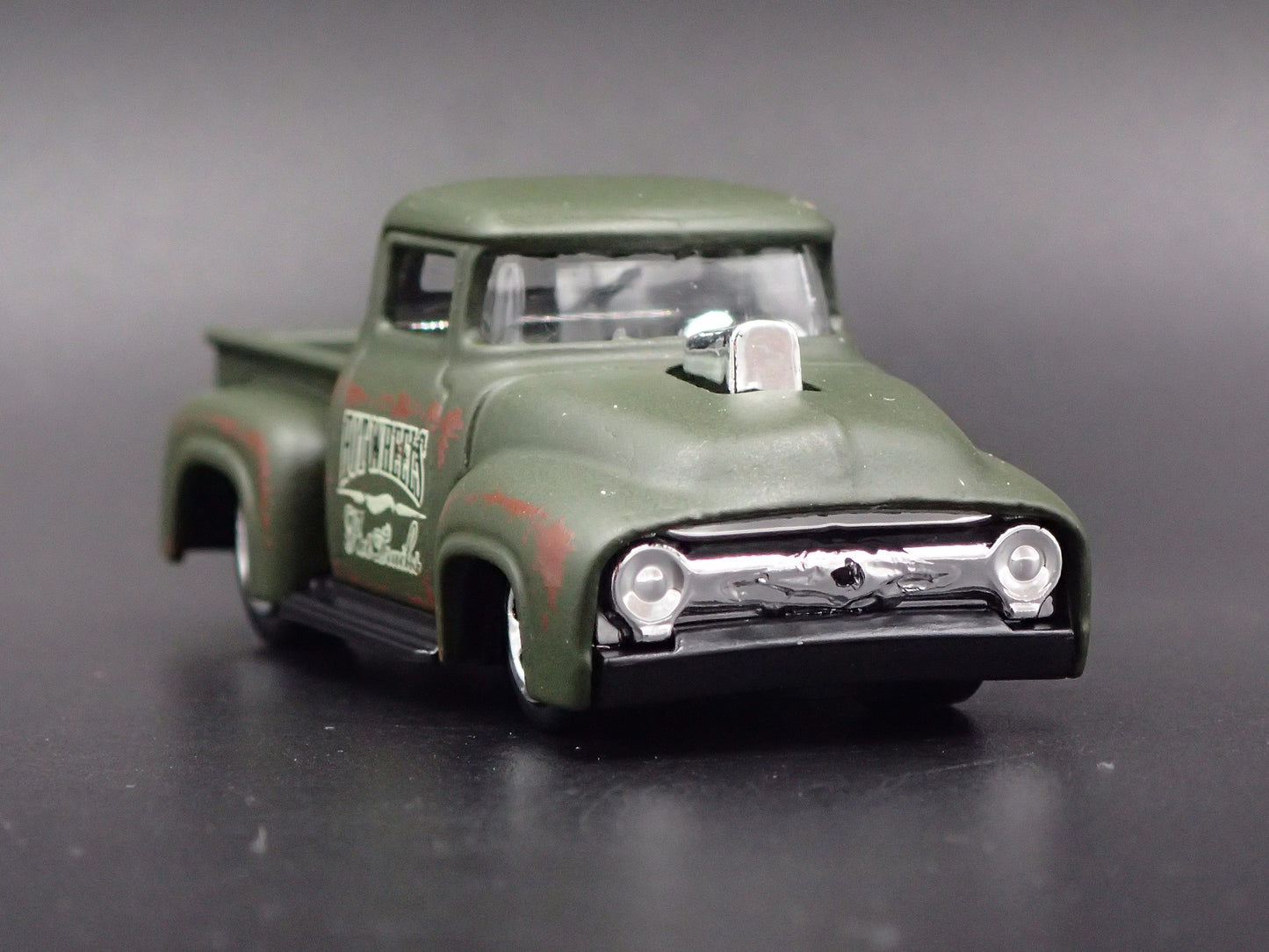 1956 56 FORD F100 PICKUP TRUCK 1:64 SCALE COLLECTIBLE DIORAMA DIECAST MODEL CAR