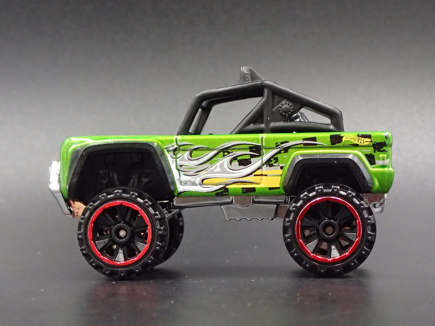 1966-1977 FORD BRONCO 4X4 OFF ROAD CUSTOM GREEN 1:64 SCALE DIECAST MODEL CAR
