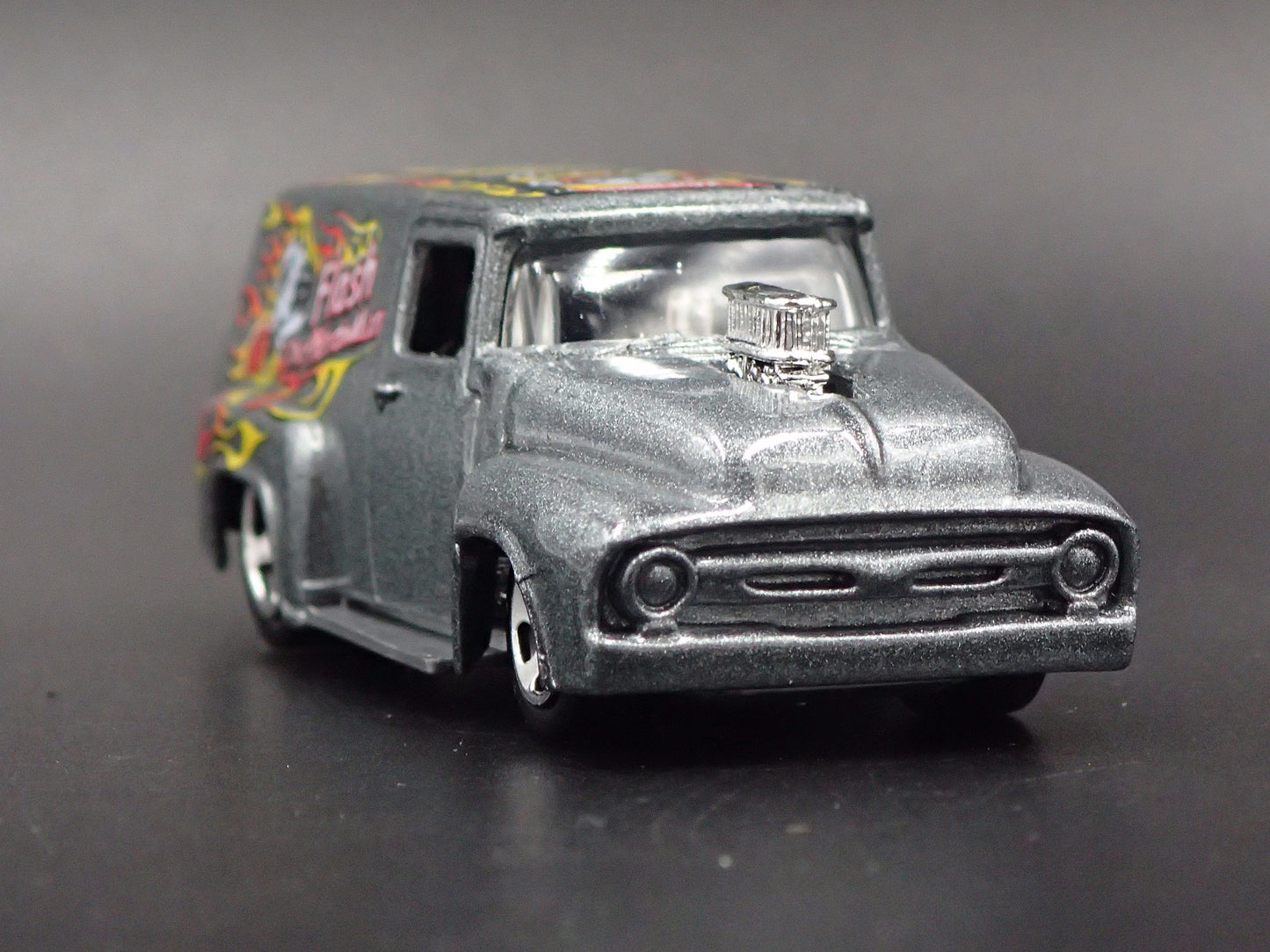 1956 56 FORD F100 PANEL DELIVERY VAN GRAY 1:64 SCALE DIORAMA DIECAST MODEL CAR