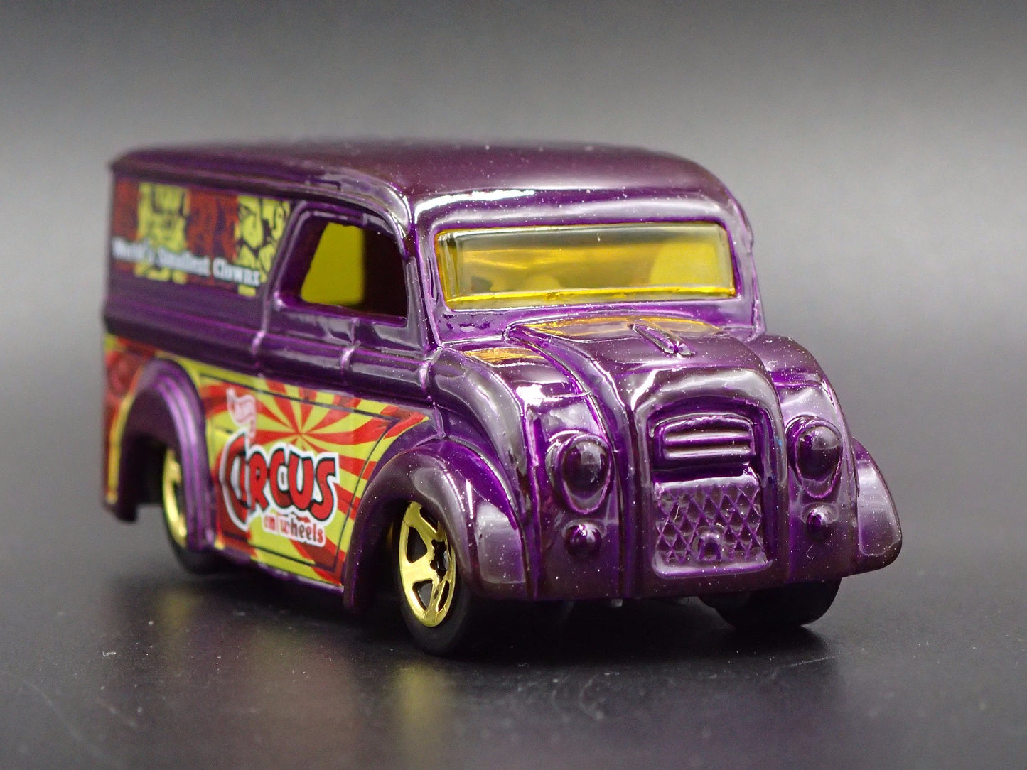 1937 - 1986 DIVCO DAIRY DELIVERY MILK TRUCK PURPLE 1:64 SCALE DIECAST MODEL CAR