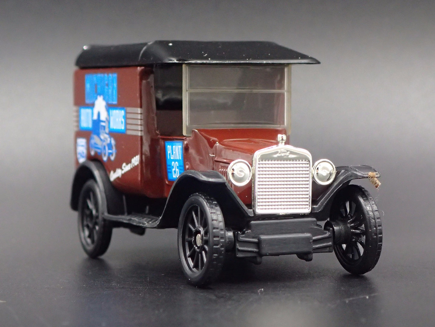 1921 21 FORD MODEL T MICHIGAN AUTO WORKS 1:64 SCALE DIORAMA DIECAST MODEL CAR