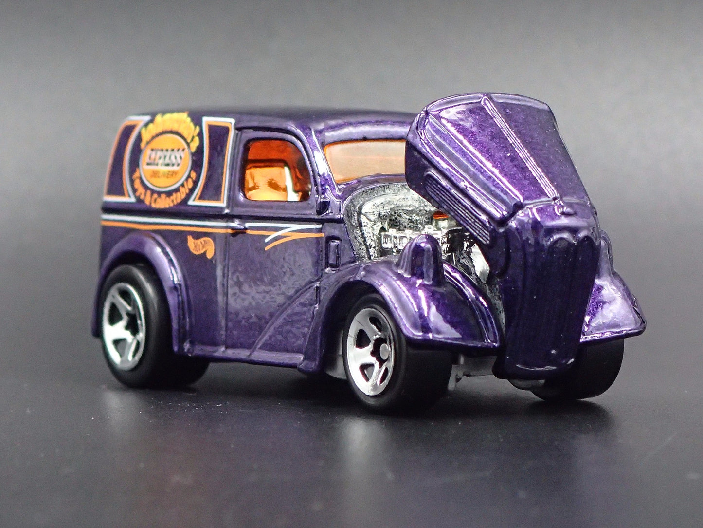 1948 48 FORD ANGLIA PANEL TRUCK 1:64 SCALE COLLECTIBLE DIORAMA DIECAST MODEL CAR