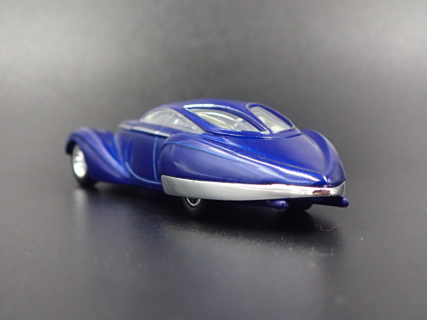 CHIP FOOSE MANHATTAN SHOW CAR 1:64 SCALE COLLECTIBLE DIORAMA DIECAST MODEL CAR