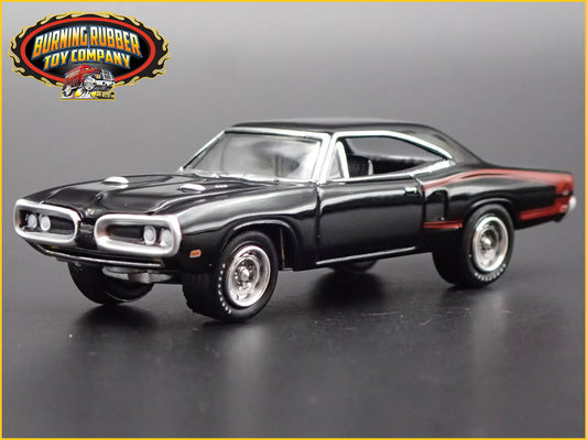 1970 70 DODGE CORONET SUPER BEE 1:64 SCALE COLLECTIBLE DIORAMA DIECAST MODEL CAR