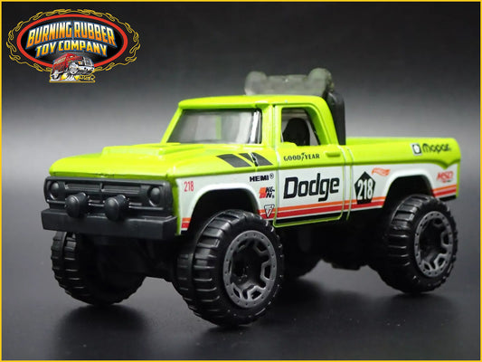 1970 70 DODGE POWER WAGON PICKUP TRUCK RARE 1:64 SCALE DIORAMA DIECAST MODEL CAR