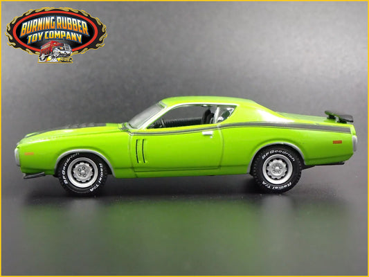 1971 71 DODGE CHARGER R/T GREEN 1:64 SCALE COLLECTIBLE DIORAMA DIECAST MODEL CAR