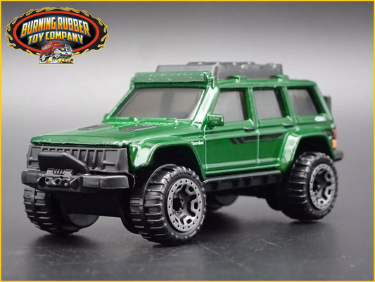 1984-2001 JEEP CHEROKEE LIMITED XJ 4 DOOR 1:64 SCALE DIORAMA DIECAST MODEL CAR