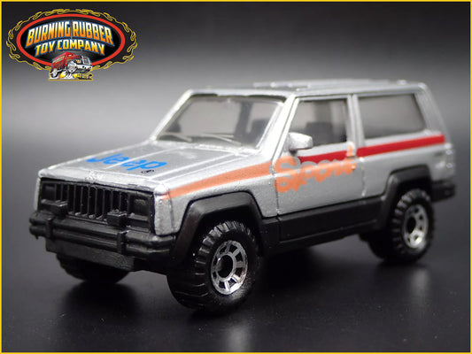 1984- 2001 JEEP CHEROKEE W/ HITCH 2 DOOR SILVER 1:64 SCALE DIECAST MODEL CAR