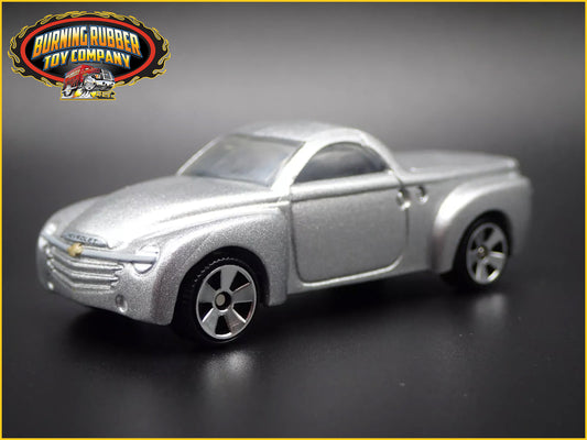 2003-2006 CHEVY CHEVROLET SSR TRUCK SILVER 1:64 SCALE DIORAMA DIECAST MODEL CAR