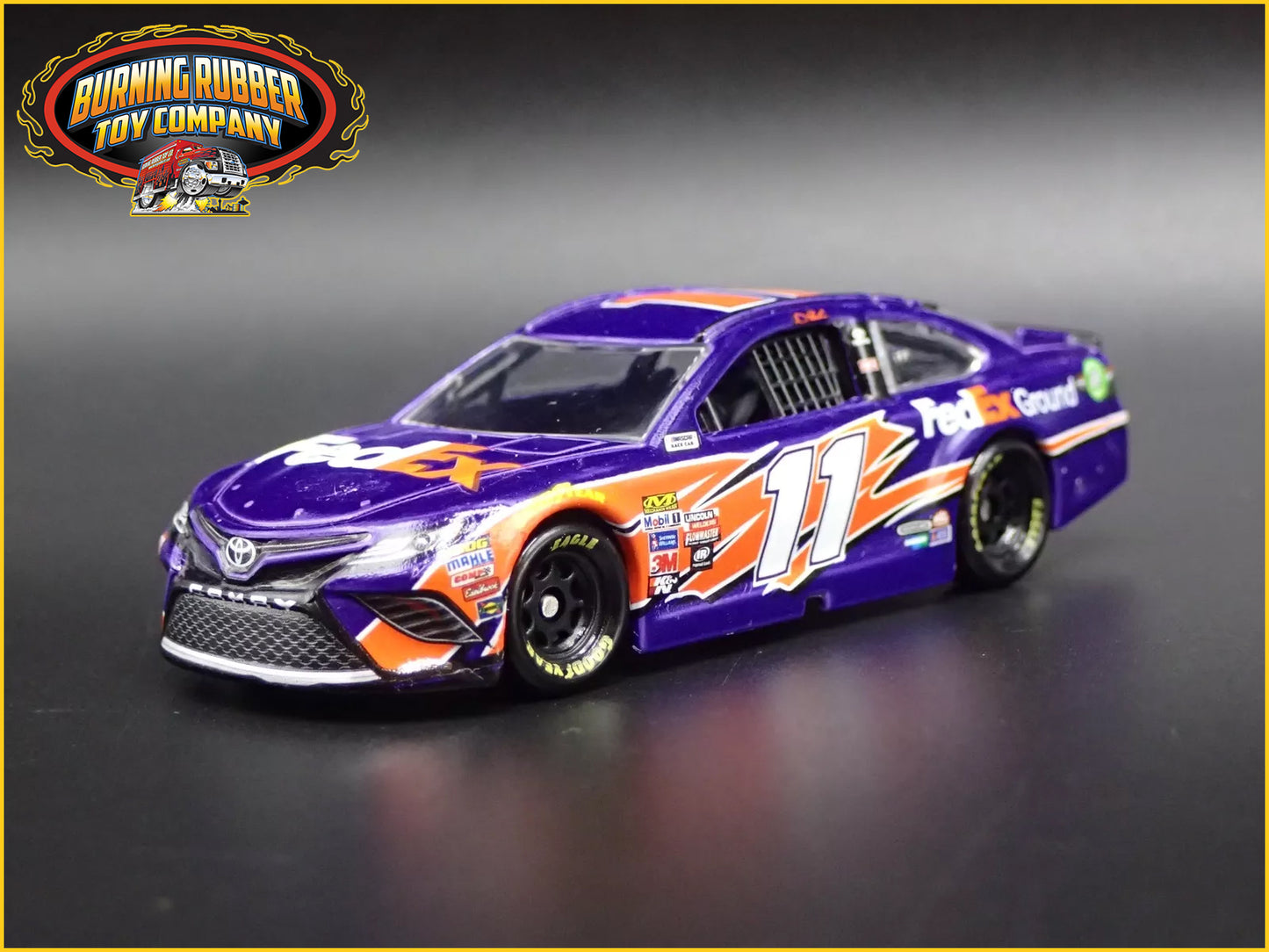 2018 18 NASCAR TOYOTA CAMRY FEDEX GROUND HAMLIN #11 1/64 SCALE DIECAST MODEL CAR