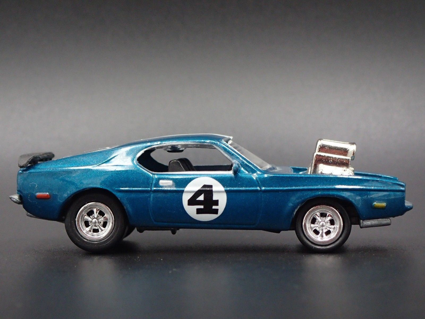 1973 FORD MUSTANG FASTBACK MACH I 1/64 SCALE LIMITED DIORAMA DIECAST MODEL CAR