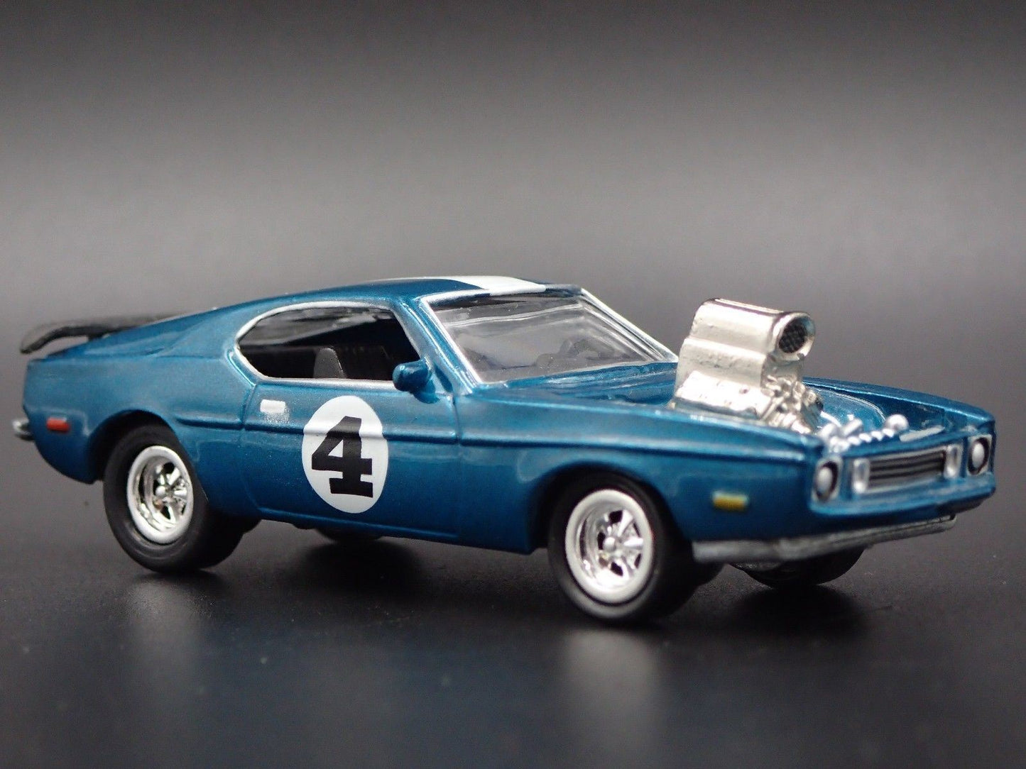 1973 FORD MUSTANG FASTBACK MACH I 1/64 SCALE LIMITED DIORAMA DIECAST MODEL CAR