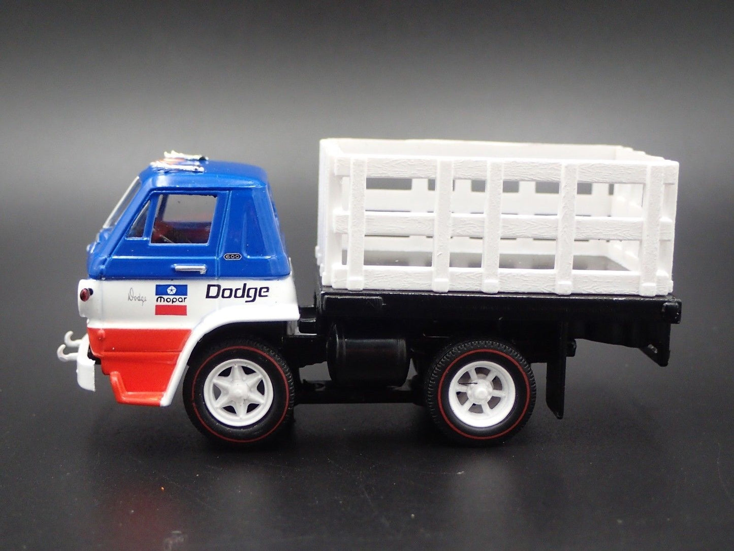 1966 66 DODGE L600 COE MOPAR STAKEBED TRUCK 1/64 SCALE DIORAMA DIECAST MODEL CAR