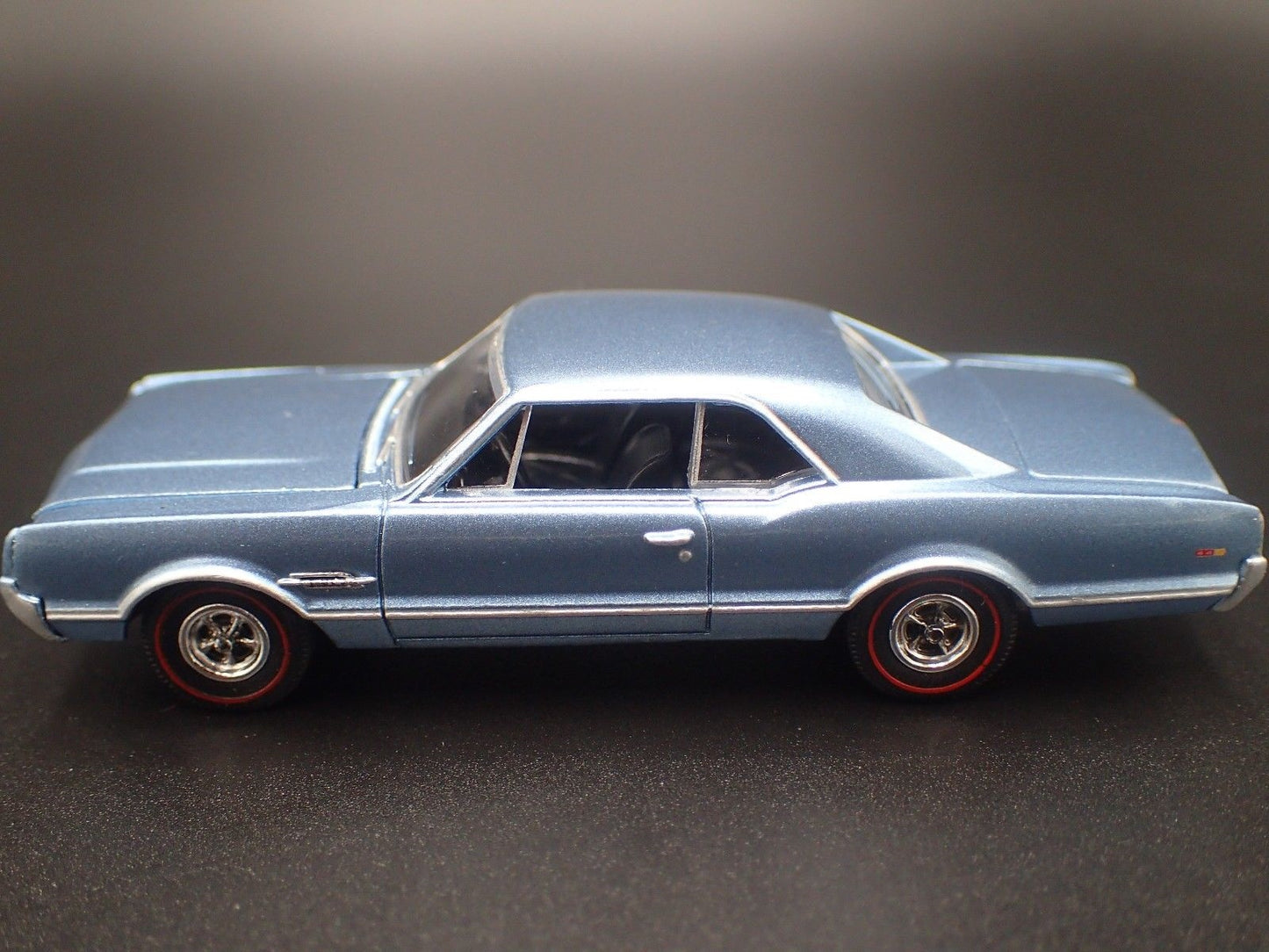 1966 66 OLDS OLDSMOBILE 442 BLUE 1/64 SCALE LIMITED DIORAMA DIECAST MODEL CAR