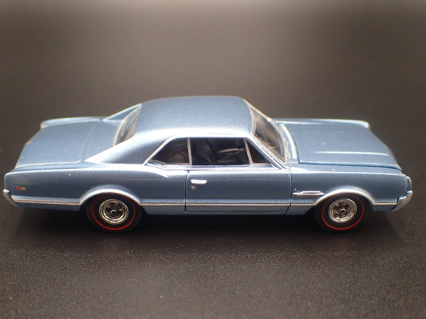 1966 66 OLDS OLDSMOBILE 442 BLUE 1/64 SCALE LIMITED DIORAMA DIECAST MODEL CAR