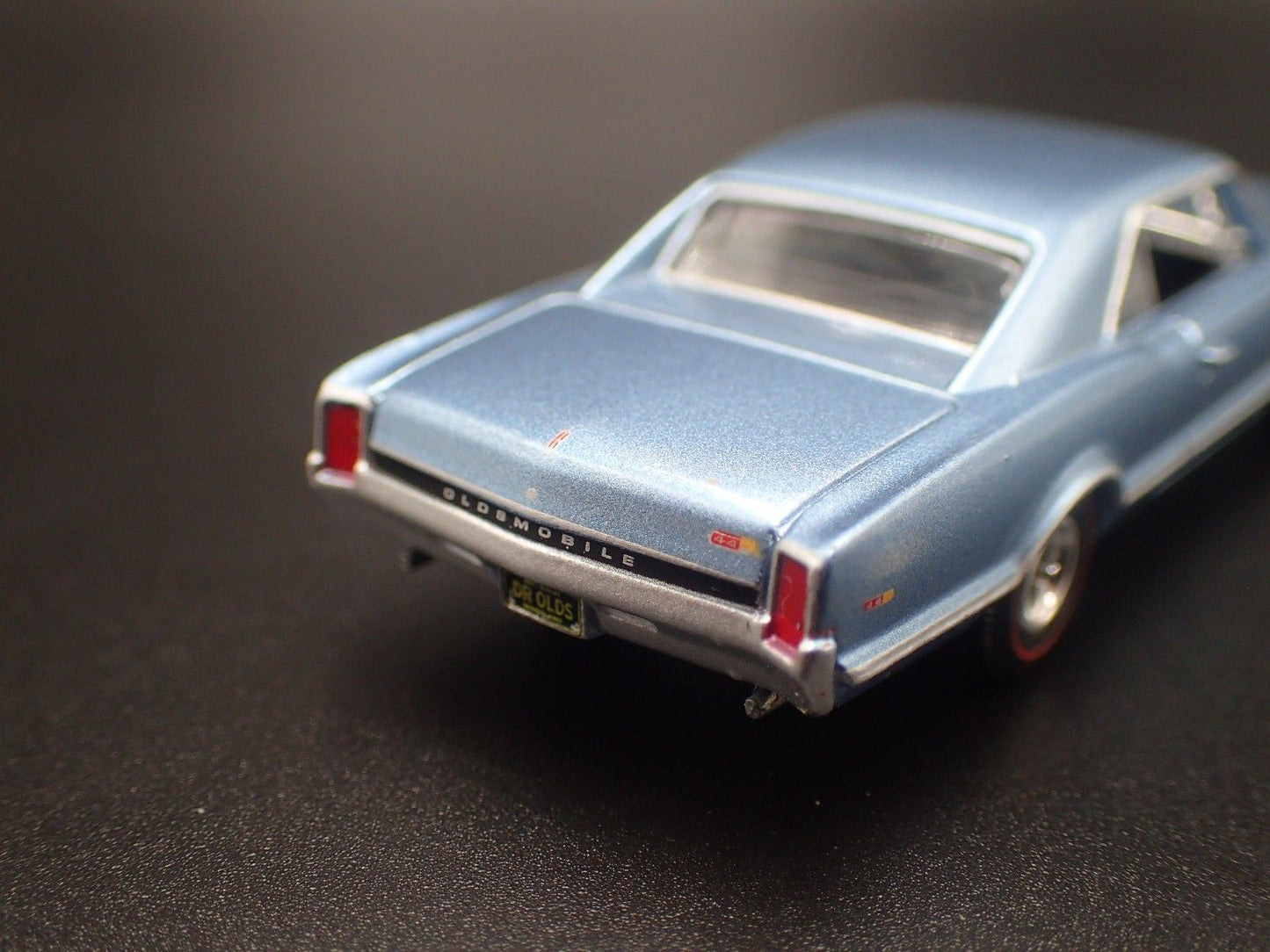 1966 66 OLDS OLDSMOBILE 442 BLUE 1/64 SCALE LIMITED DIORAMA DIECAST MODEL CAR
