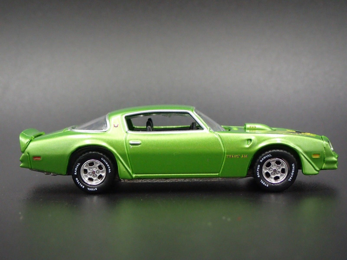 1976 76 PONTIAC FIREBIRD TRANS AM T/A GREEN 1:64 SCALE DIORAMA DIECAST MODEL CAR