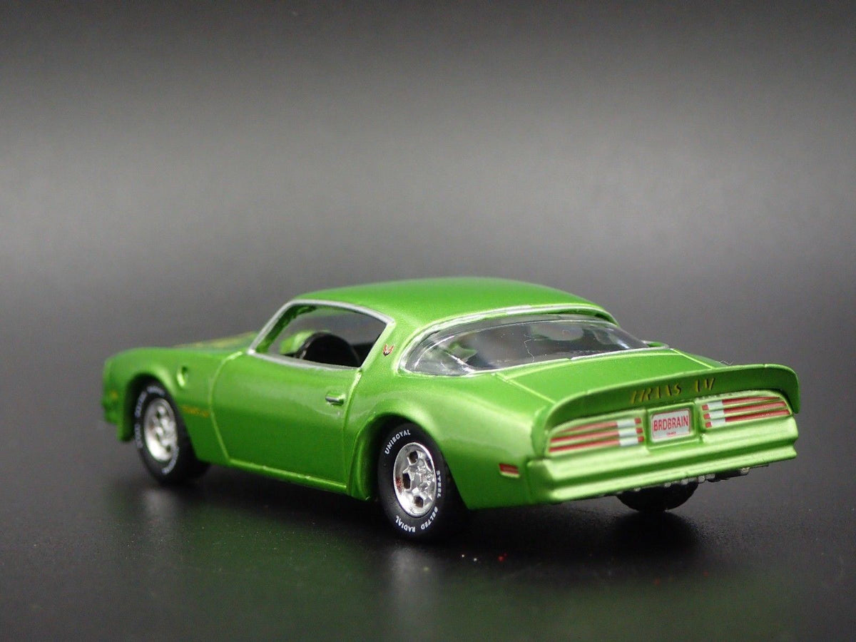 1976 76 PONTIAC FIREBIRD TRANS AM T/A GREEN 1:64 SCALE DIORAMA DIECAST MODEL CAR