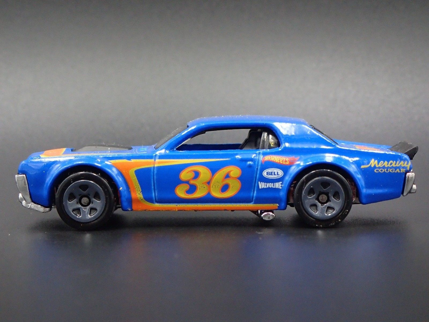 1968 68 MERC MERCURY COUGAR 1/64 SCALE COLLECTIBLE DIORAMA DIECAST MODEL CAR