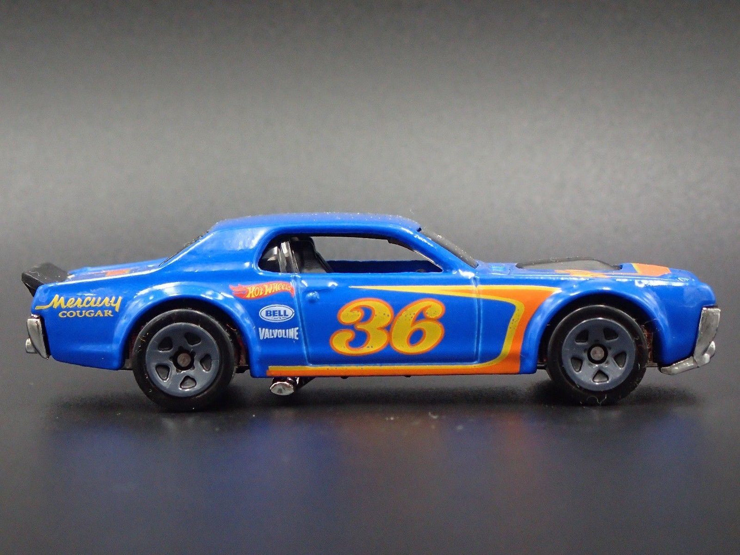 1968 68 MERC MERCURY COUGAR 1/64 SCALE COLLECTIBLE DIORAMA DIECAST MODEL CAR