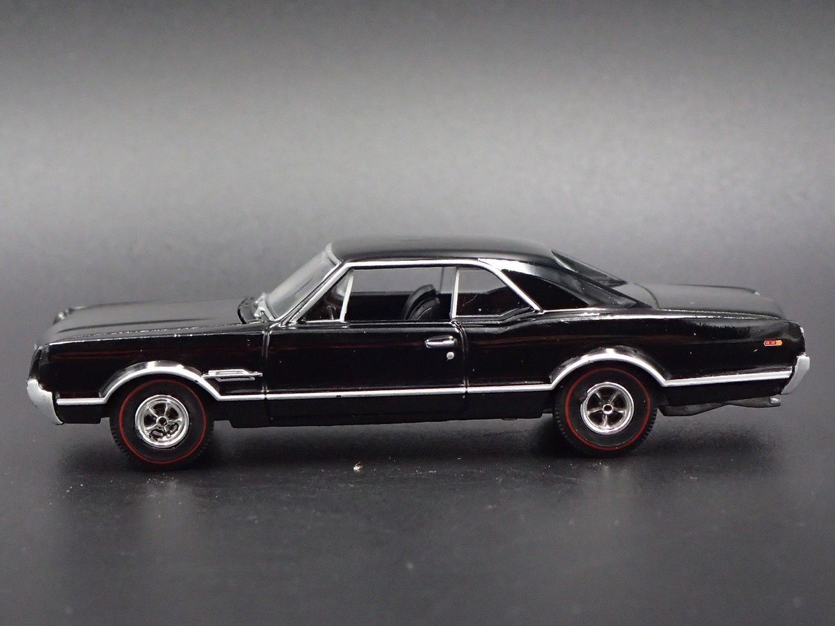 1966 66 OLDS OLDSMOBILE 442 1/64 SCALE COLLECTIBLE DIORAMA DIECAST MODEL CAR-Burning Rubber Toy Company