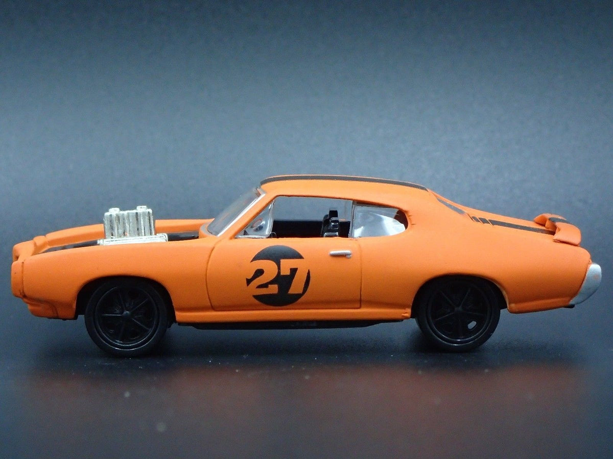 1969 69 PONTIAC GTO MUSCLE CAR 1/64 SCALE COLLECTIBLE DIORAMA DIECAST MODEL CAR-Burning Rubber Toy Company