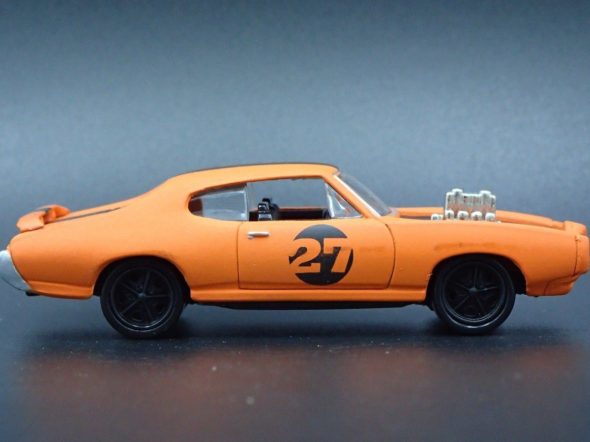 1969 69 PONTIAC GTO MUSCLE CAR 1/64 SCALE COLLECTIBLE DIORAMA DIECAST MODEL CAR-Burning Rubber Toy Company