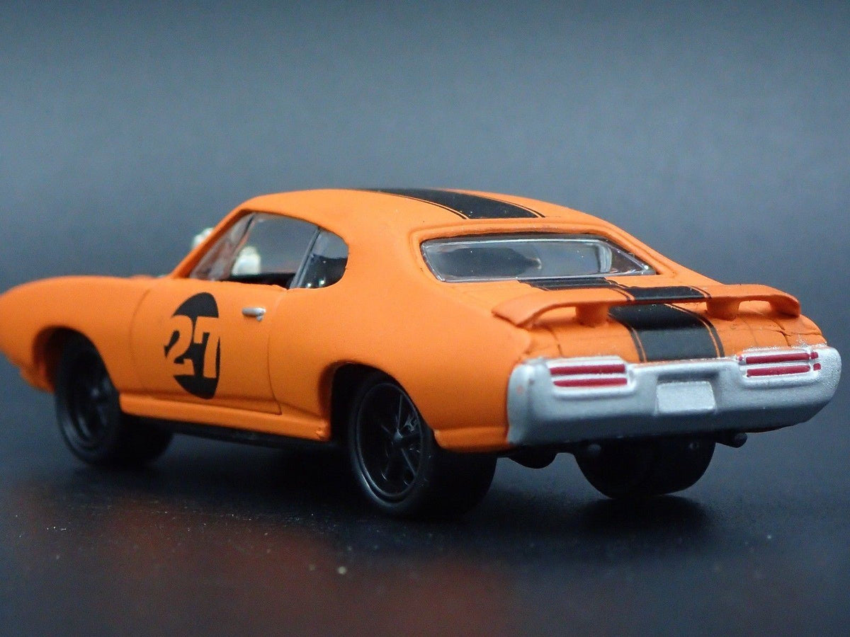 1969 69 PONTIAC GTO MUSCLE CAR 1/64 SCALE COLLECTIBLE DIORAMA DIECAST MODEL CAR-Burning Rubber Toy Company