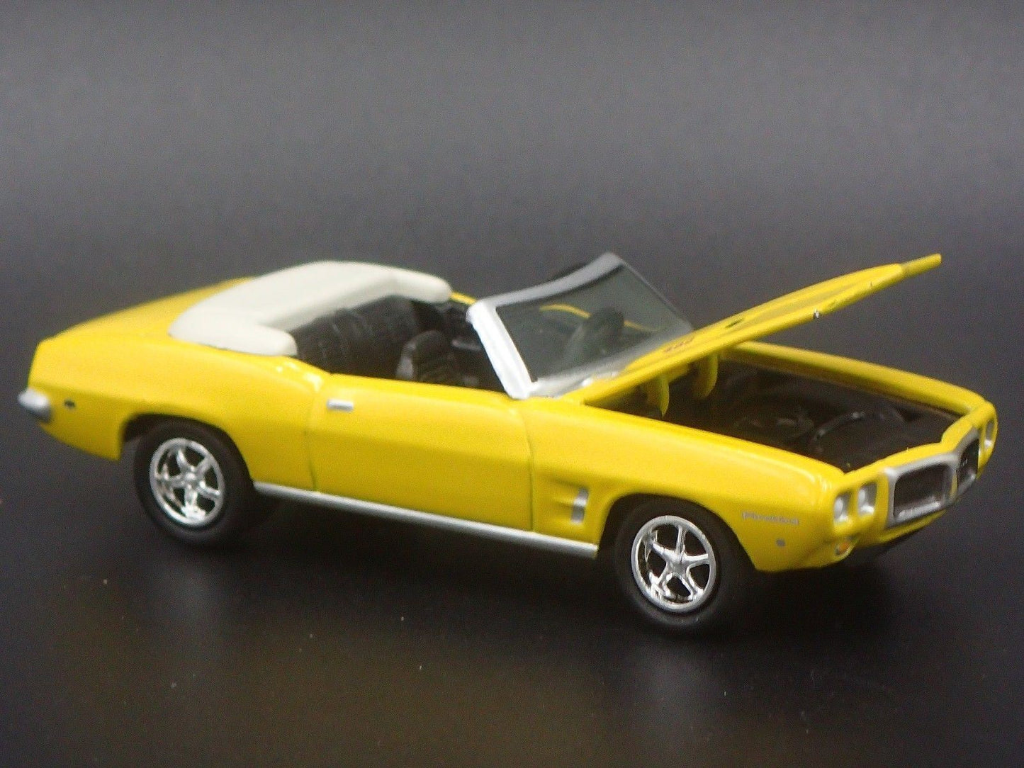 1969 69 PONTIAC FIREBIRD 400 CONVERTIBLE 1/64 SCALE COLLECTIBLE DIECAST MODEL CAR