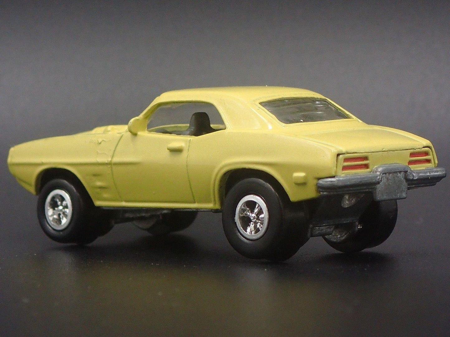 1969 69 PONTIAC FIREBIRD CREAM 1/64 SCALE COLLECTIBLE DIORAMA DIECAST MODEL CAR