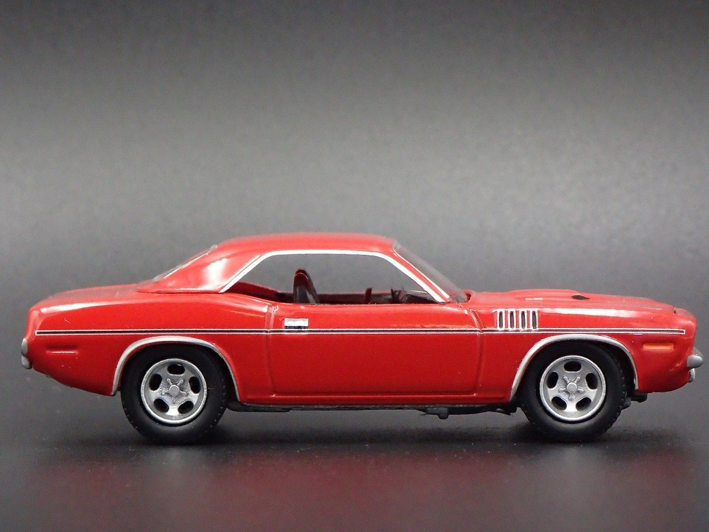 1971 71 PLYMOUTH CUDA RED 1:64 SCALE COLLECTIBLE DIORAMA DIECAST MODEL CAR