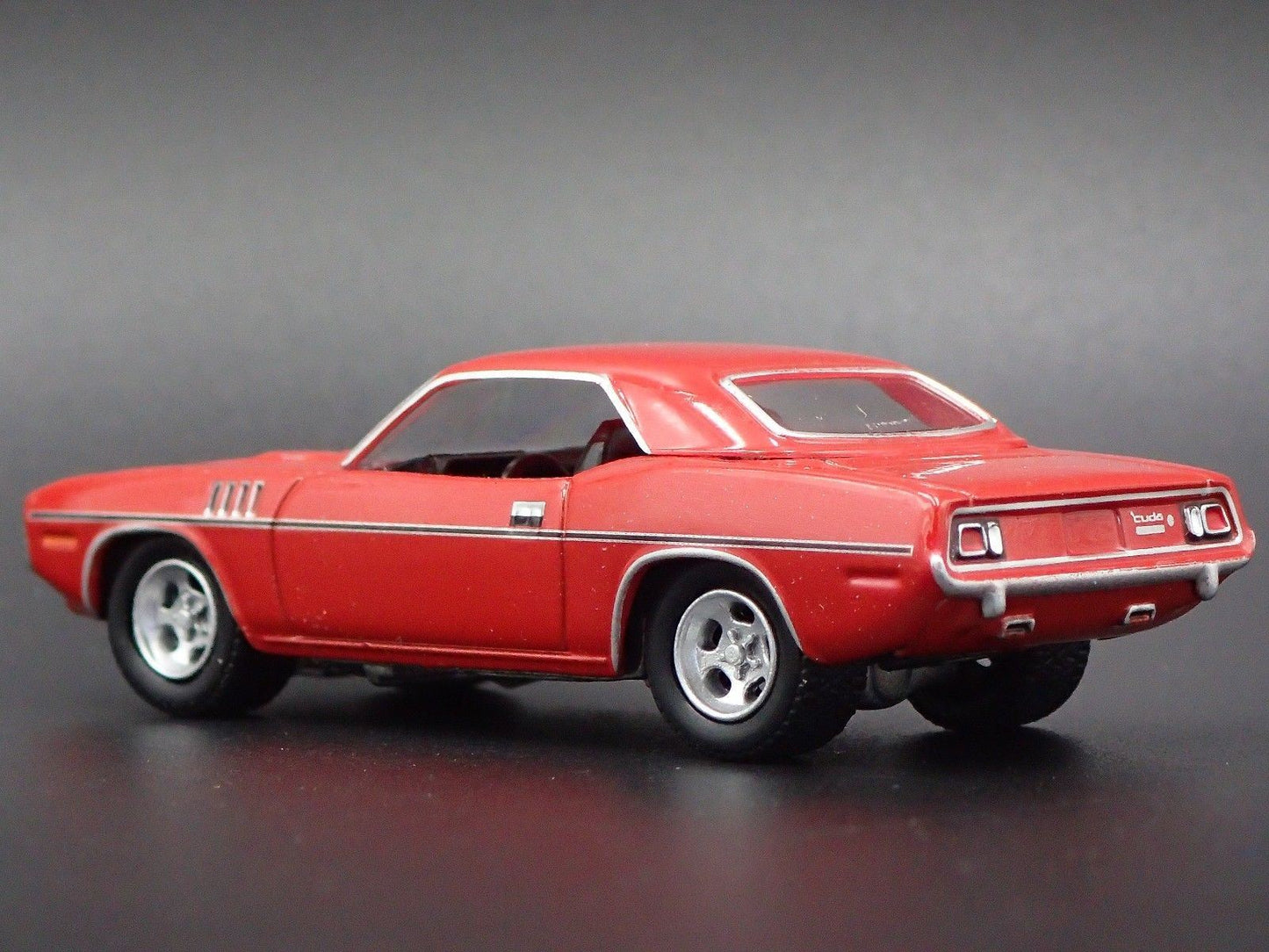 1971 71 PLYMOUTH CUDA RED 1:64 SCALE COLLECTIBLE DIORAMA DIECAST MODEL CAR