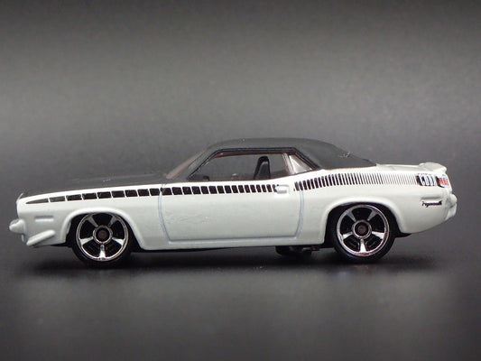 1970 70 PLYMOUTH AAR CUDA WHITE 1:64 SCALE COLLECTIBLE DIORAMA DIECAST MODEL CAR