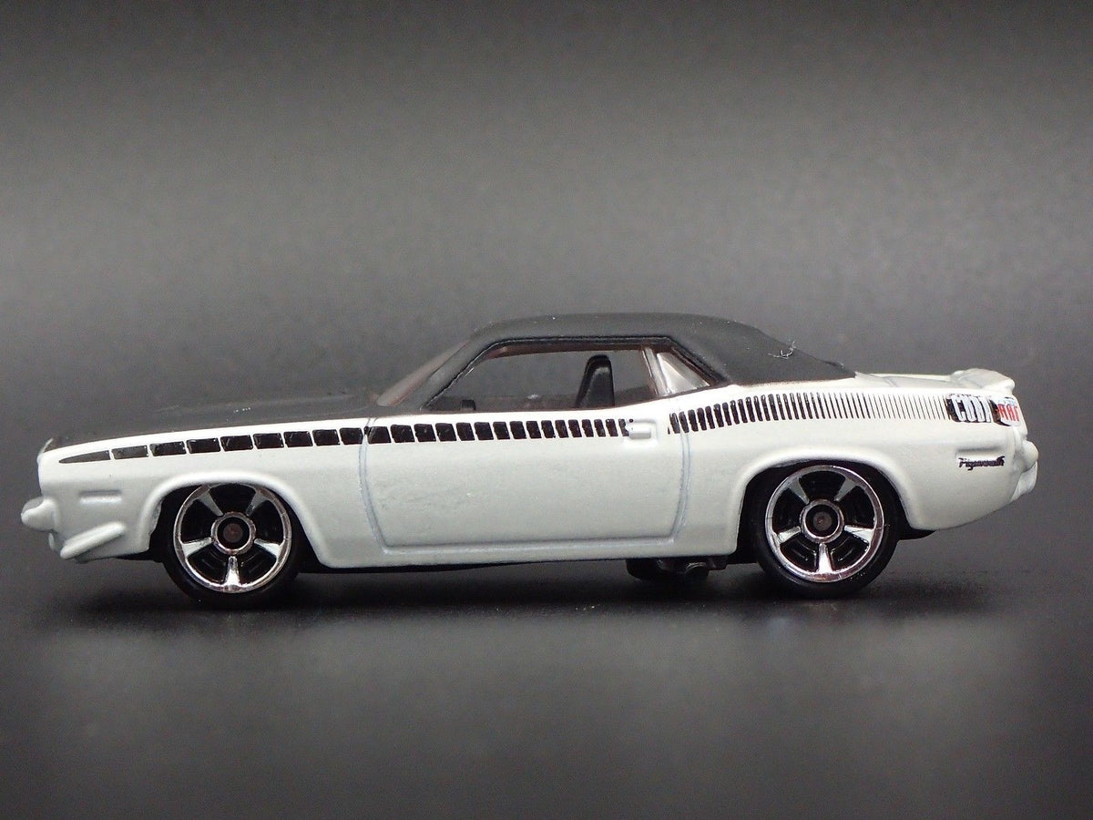 1970 70 PLYMOUTH AAR CUDA WHITE 1:64 SCALE COLLECTIBLE DIORAMA DIECAST MODEL CAR