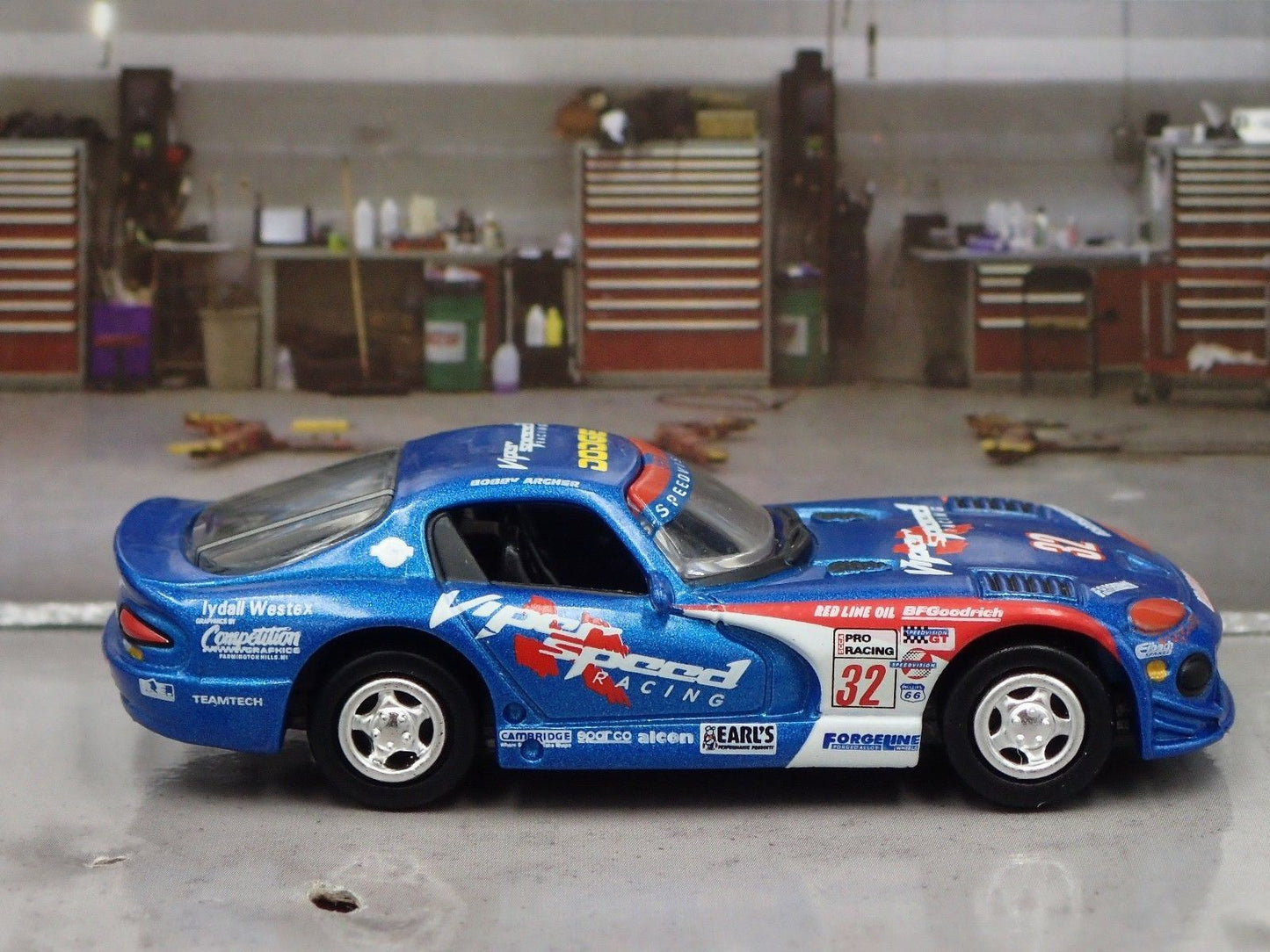 1996- 2002 DODGE VIPER GTS-R 1:64 SCALE COLLECTIBLE DIORAMA DIECAST MODEL CAR