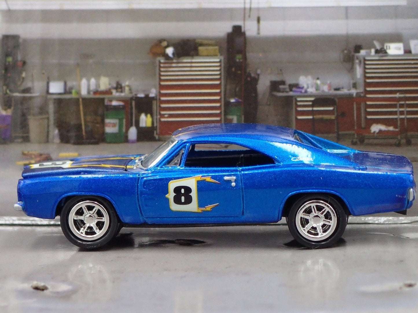 1969 69 DODGE CHARGER RT RARE 1:64 SCALE COLLECTIBLE DIORAMA DIECAST MODEL CAR