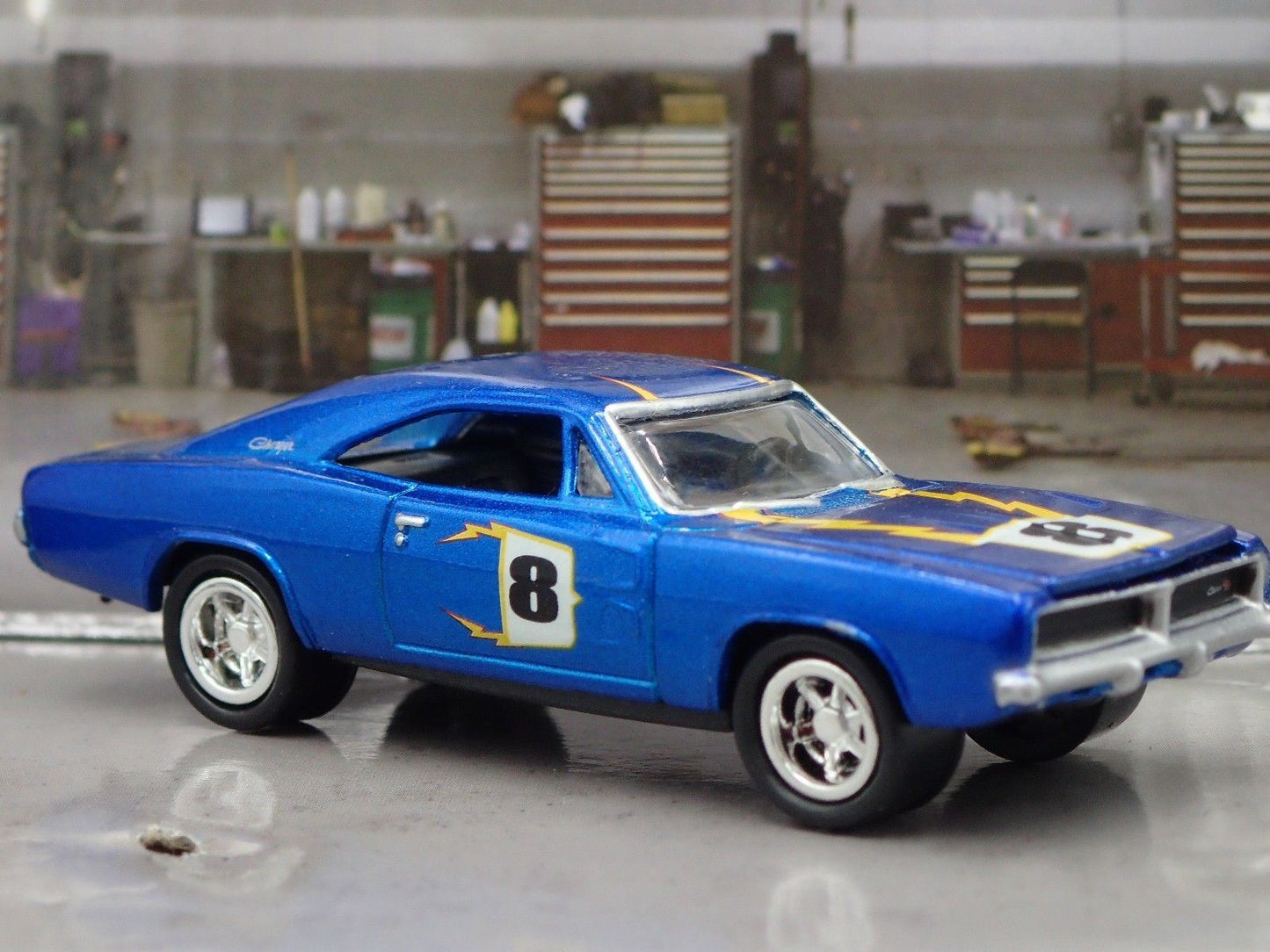 1969 69 DODGE CHARGER RT RARE 1:64 SCALE COLLECTIBLE DIORAMA DIECAST MODEL CAR