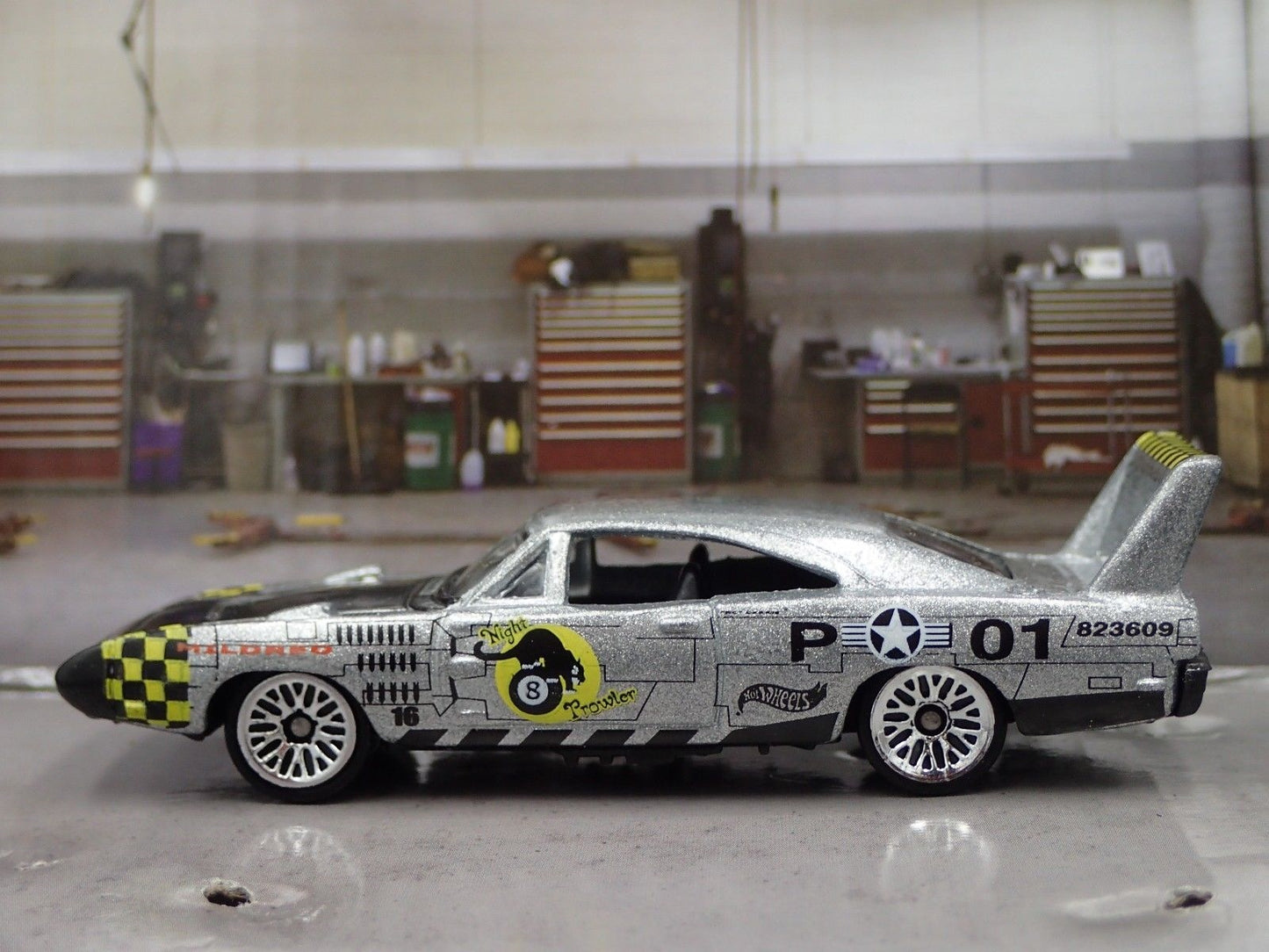 1969 69 DODGE CHARGER DAYTONA SILVER 1/64 SCALE DIECAST COLLECTIBLE MODEL CAR